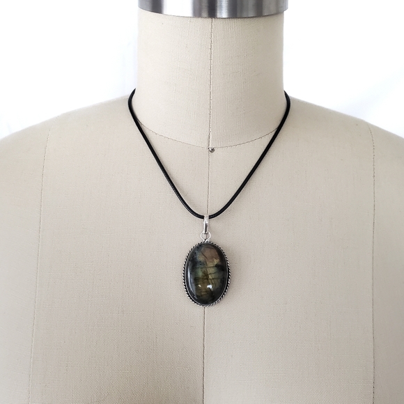 Statement Labradorite Gemstone Pendant set in 925 Sterling Silver Bezel, NWT - Picture 12 of 14
